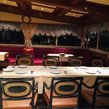Champagne Palace 4*