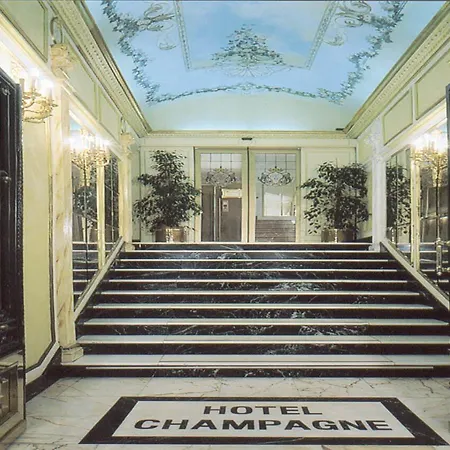 מלון Champagne Palace