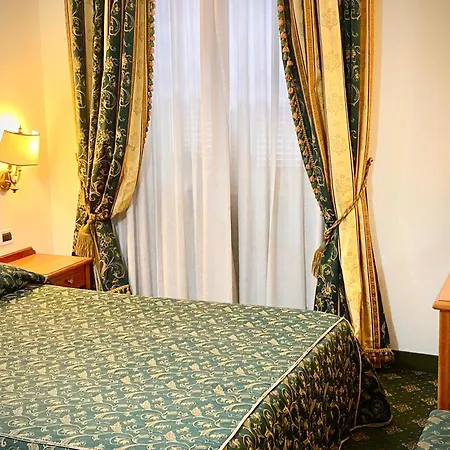Champagne Palace 4*