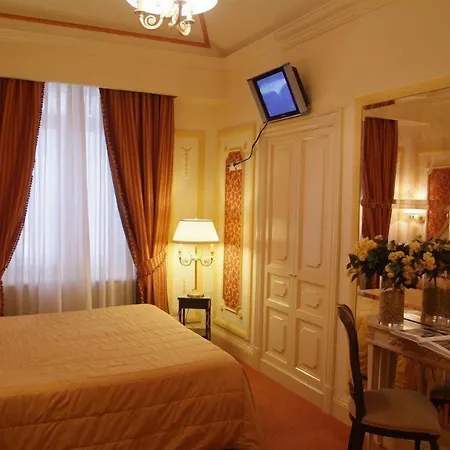 Champagne Palace מלון