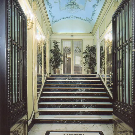 Champagne Palace מלון