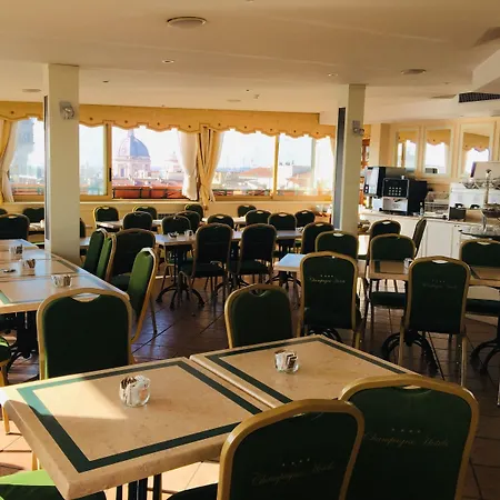 Champagne Palace 4* רומא