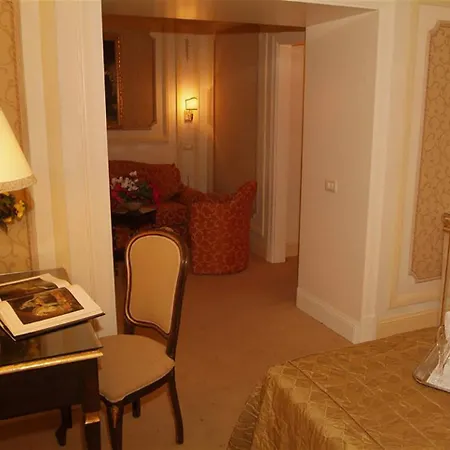 Champagne Palace 4*