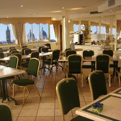 מלון Champagne Palace