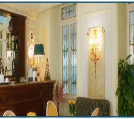 מלון Champagne Palace