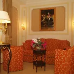 Champagne Palace מלון