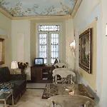 מלון Champagne Palace 4*