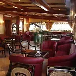 Champagne Palace מלון