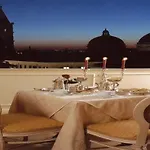 מלון Champagne Palace 4*