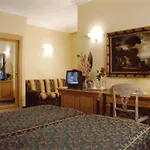 מלון Champagne Palace