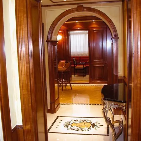 Champagne Palace فندق