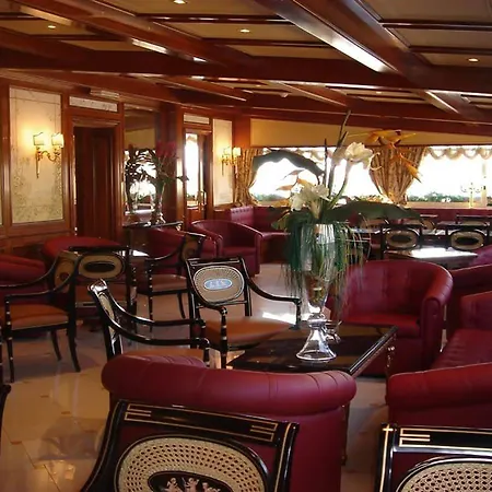 Champagne Palace 4* روما
