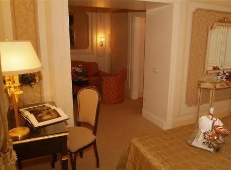 فندق Champagne Palace