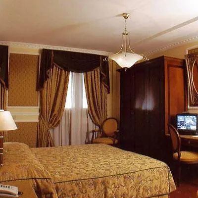 Champagne Palace فندق