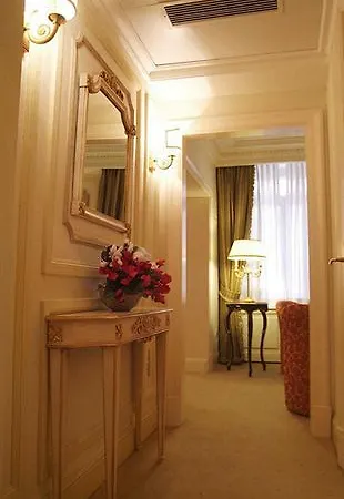 Champagne Palace فندق 4*