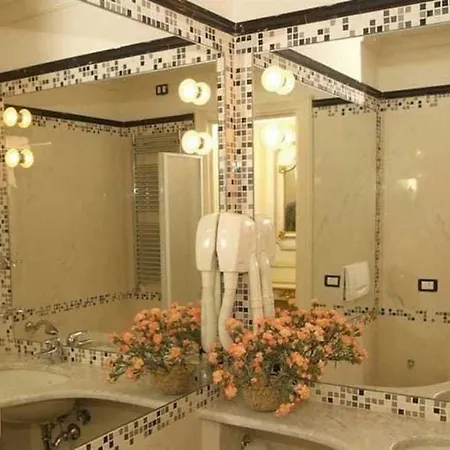 فندق Champagne Palace 4*