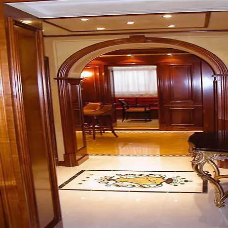 Champagne Palace 4* Rome