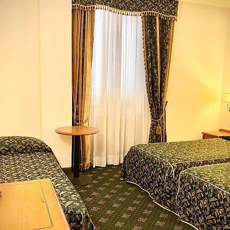 Hotel Champagne Palace 4*