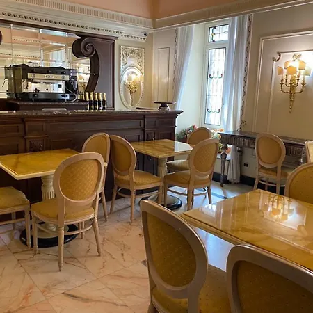 Champagne Palace מלון