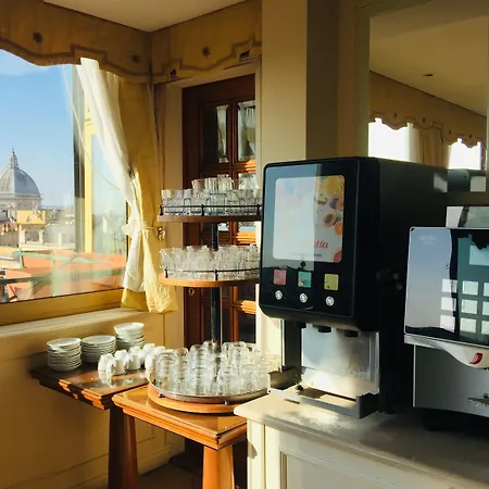 מלון Champagne Palace