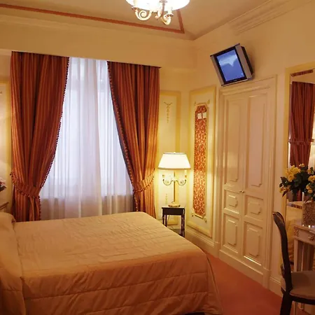 Champagne Palace מלון