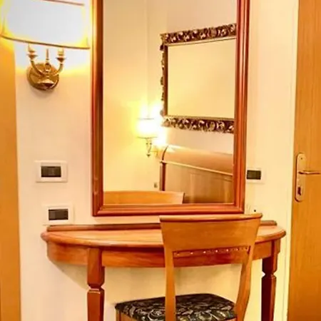 Champagne Palace מלון 4*