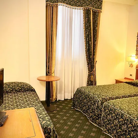 מלון Champagne Palace