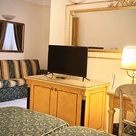 Hotel Champagne Palace