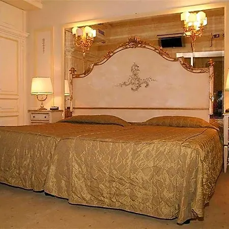 Hotel Champagne Palace 4*