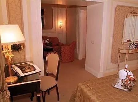 Hotel Champagne Palace 4*