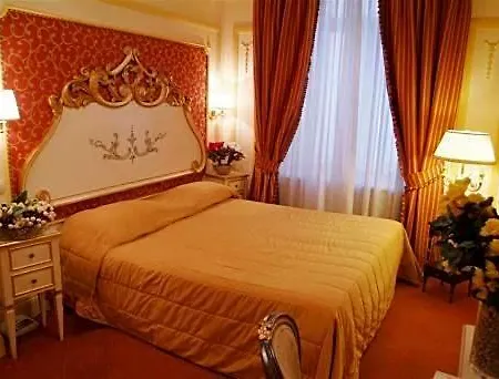 Hotel Champagne Palace 4*