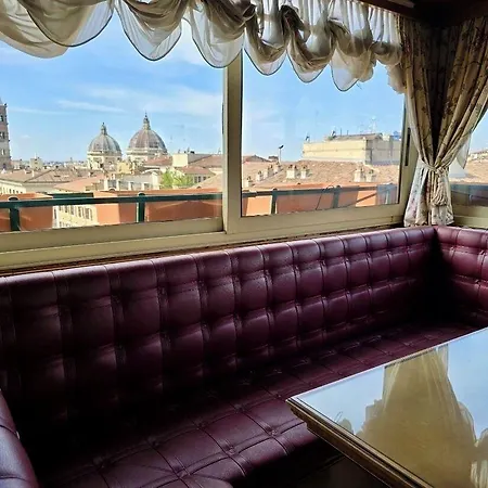 Hotel Champagne Palace