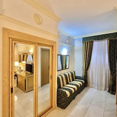 Champagne Palace 4* Řím