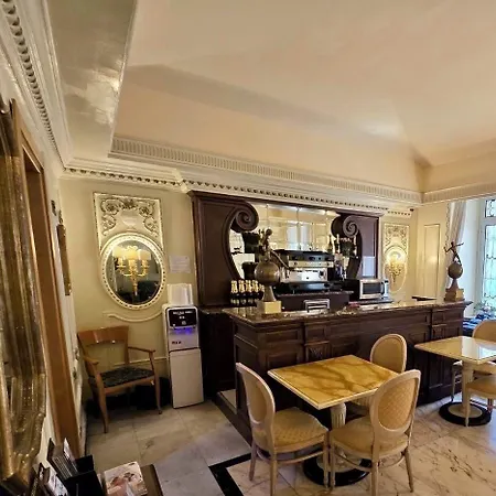Hotel Champagne Palace