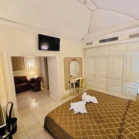 Hotel Champagne Palace