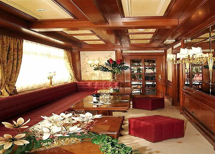 Champagne Palace Hotel Rome