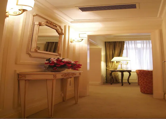 Hotel Champagne Palace 4*