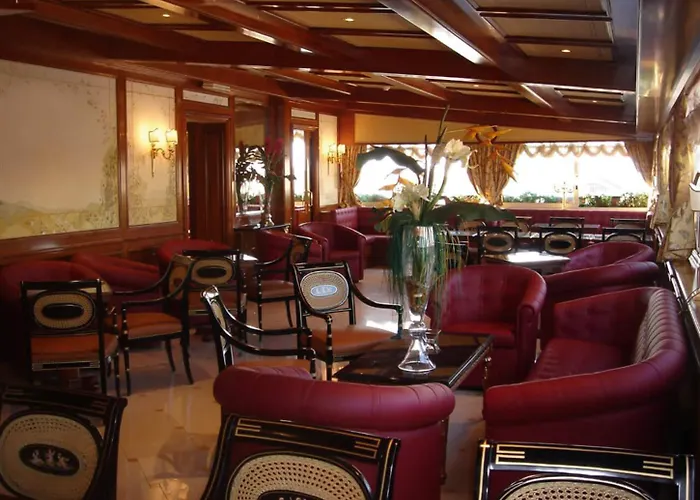 Champagne Palace Hotel 4*