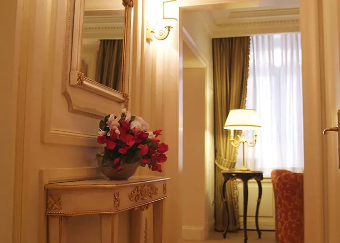 Champagne Palace Hotel Rome