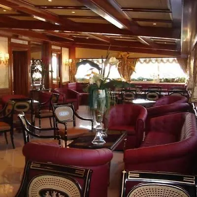 Champagne Palace Hotell