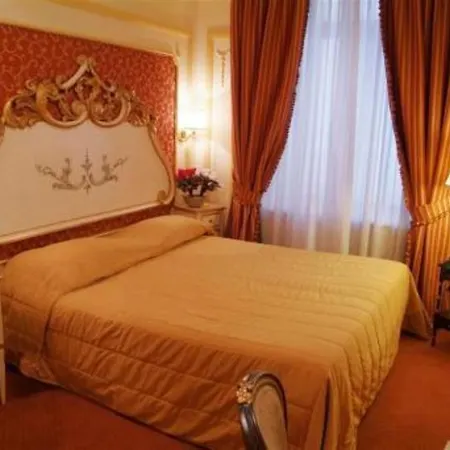 Champagne Palace Rom